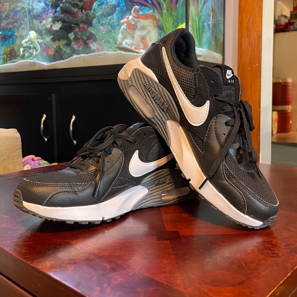 Black and White Nike Air Max